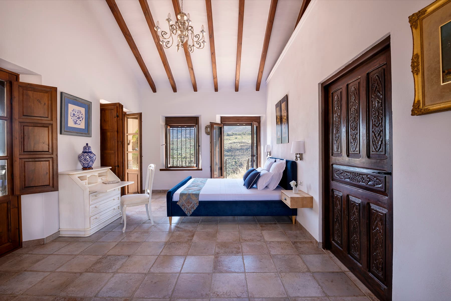 Dormitorio con vistas a los jardines